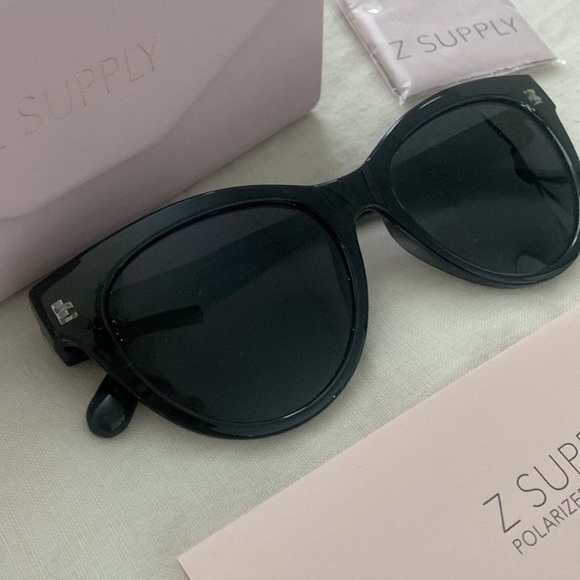 Z Supply polarized black sunglasses - Picture 4 of 5